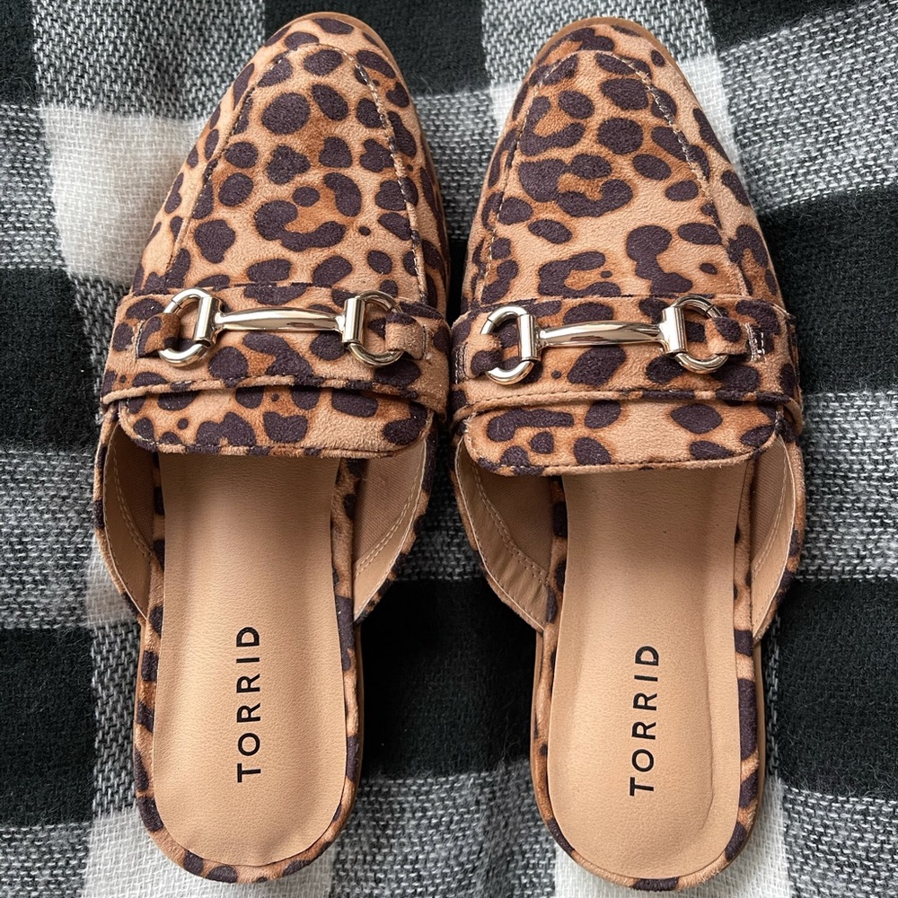 Leopard print mules/loafers